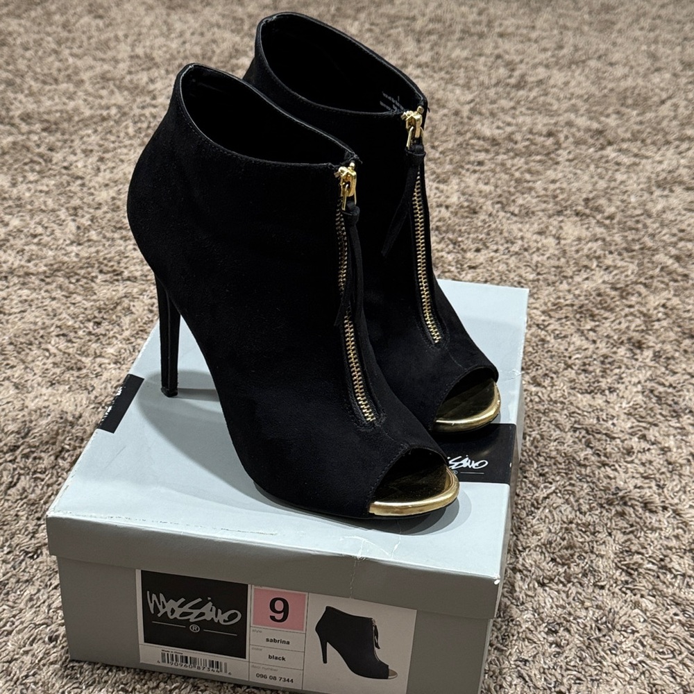 Mossimo Sabrina Black Suede Booties With a Gold Toe Plate and Zipper Size 9